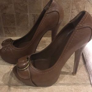 Size 6 1/2 tan Sheikh high heals shoes.